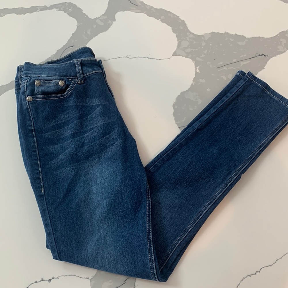 Skinny Jeggings. Long-length. Medium blue wash.